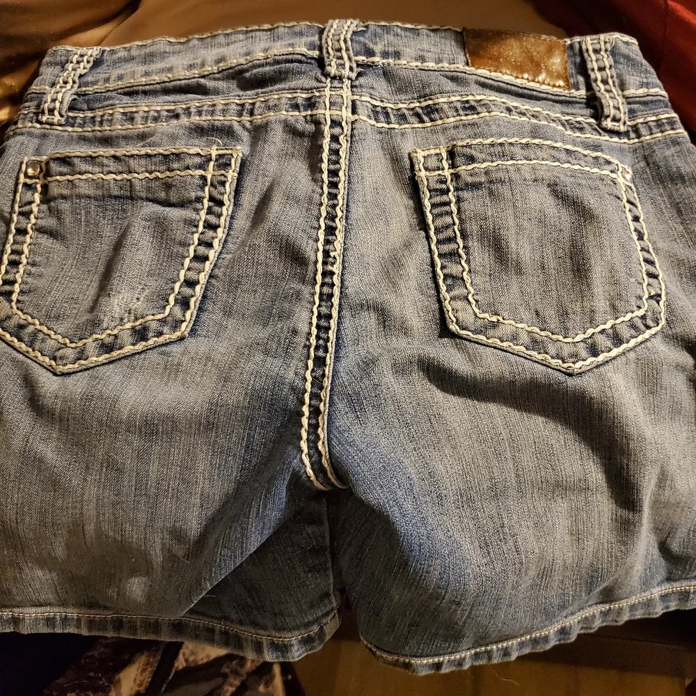 Women's YMI jean shorts - Picture 3 of 4